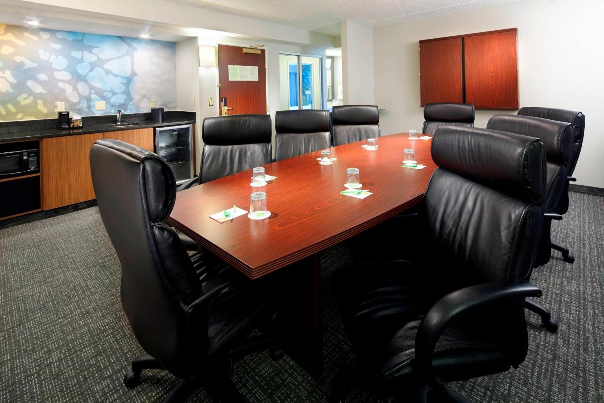 מלון Courtyard By Marriott לנסינג מראה חיצוני תמונה
