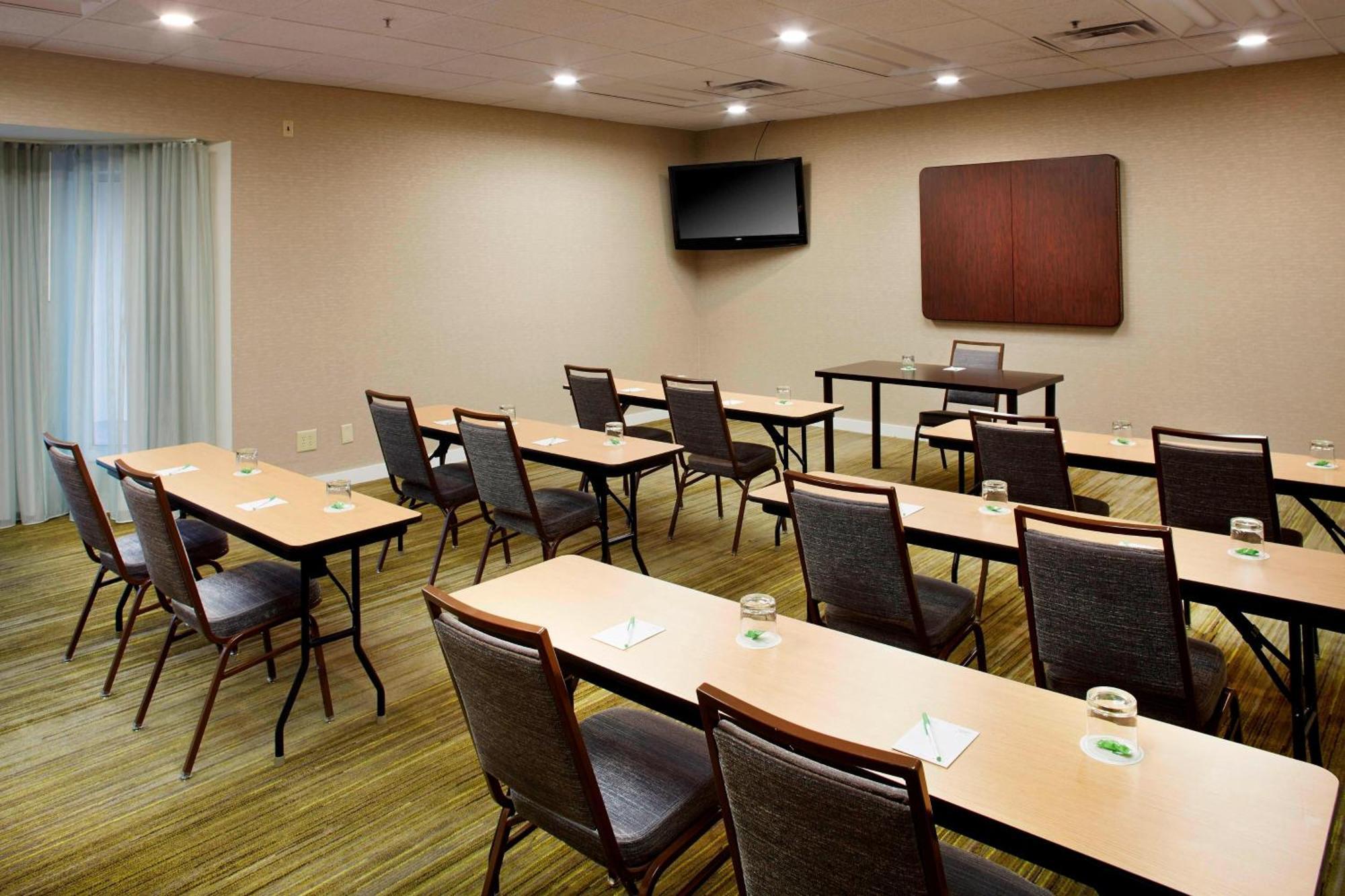מלון Courtyard By Marriott לנסינג מראה חיצוני תמונה
