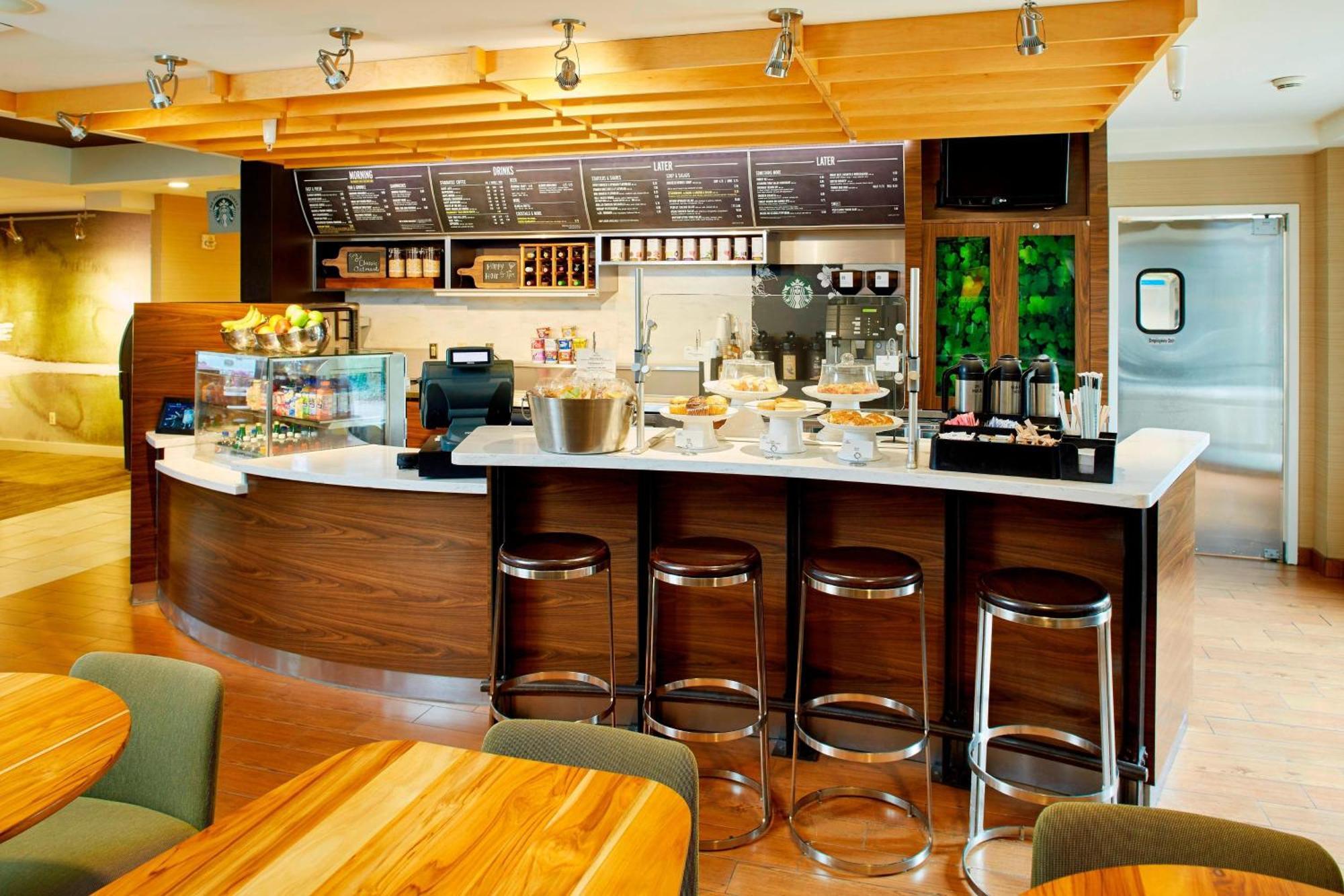מלון Courtyard By Marriott לנסינג מראה חיצוני תמונה