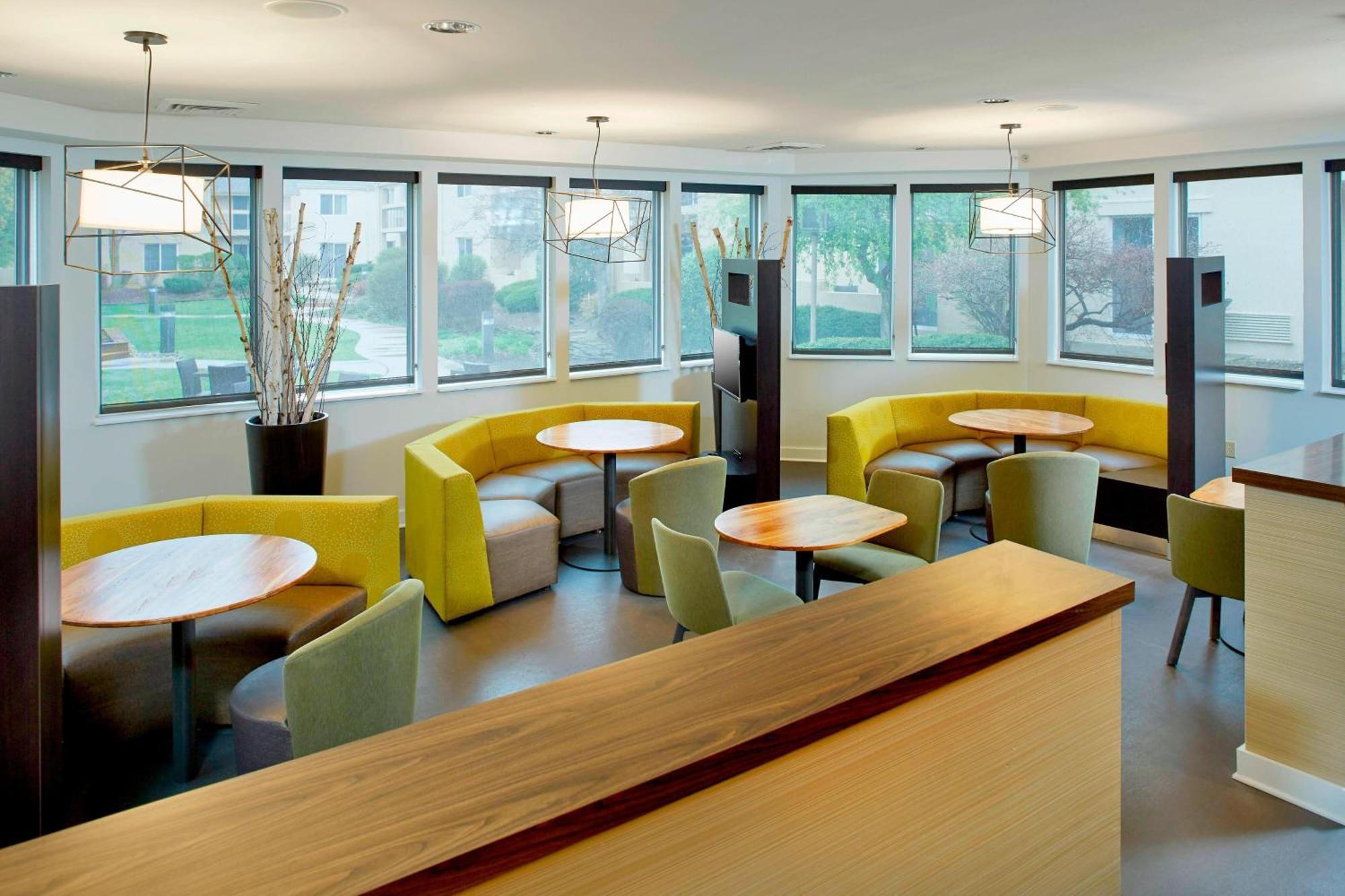מלון Courtyard By Marriott לנסינג מראה חיצוני תמונה