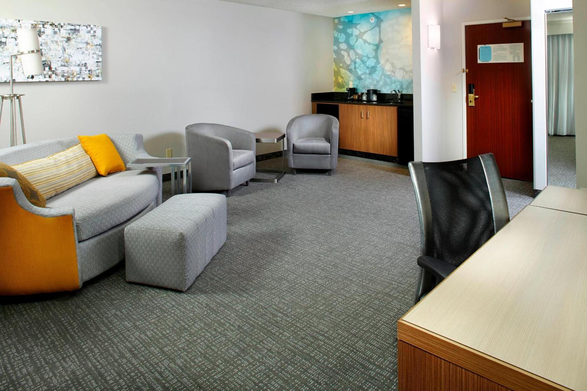 מלון Courtyard By Marriott לנסינג מראה חיצוני תמונה