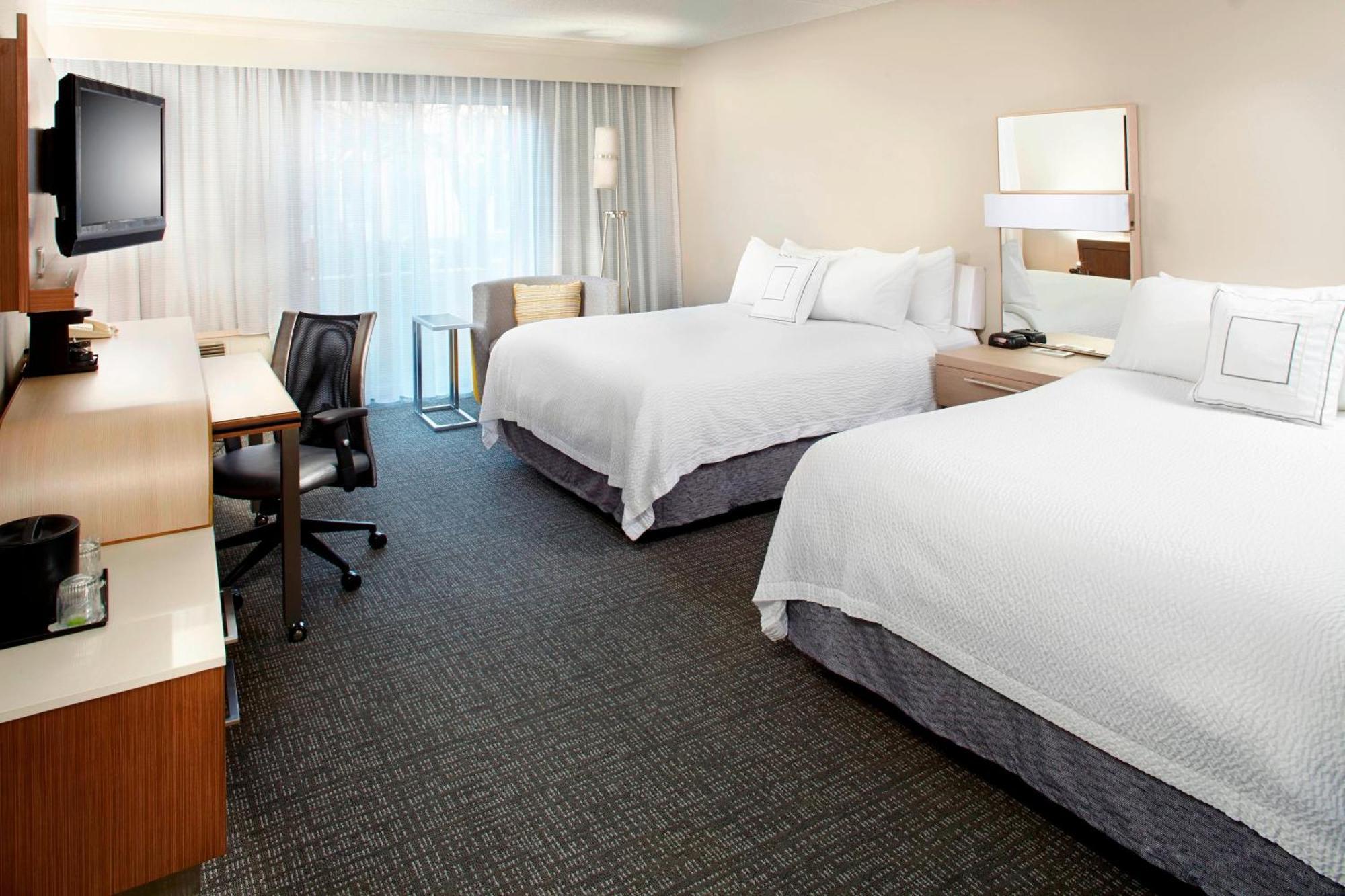 מלון Courtyard By Marriott לנסינג מראה חיצוני תמונה