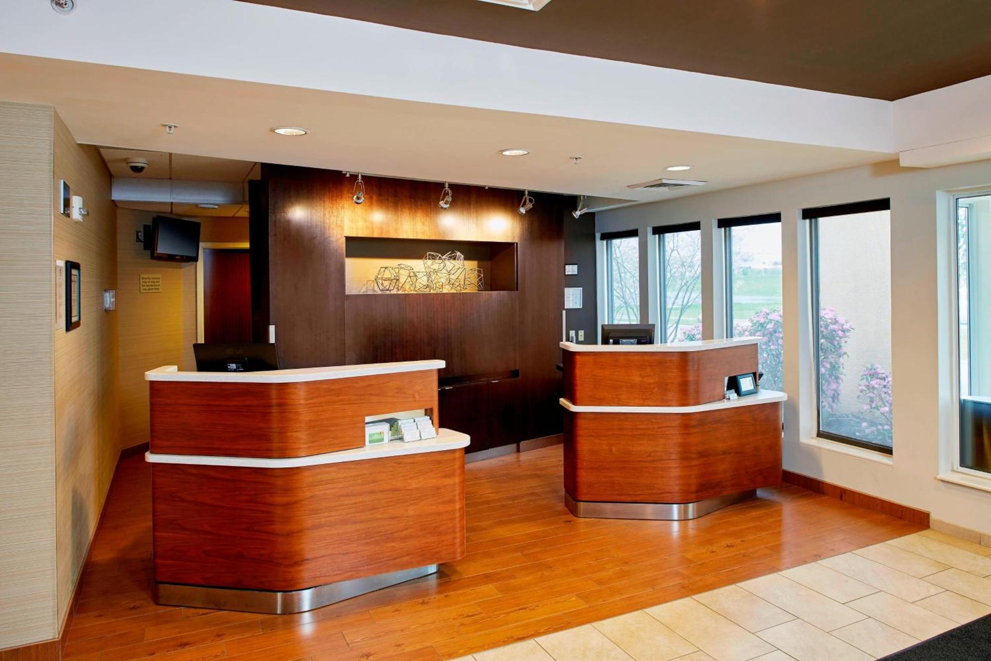 מלון Courtyard By Marriott לנסינג מראה חיצוני תמונה