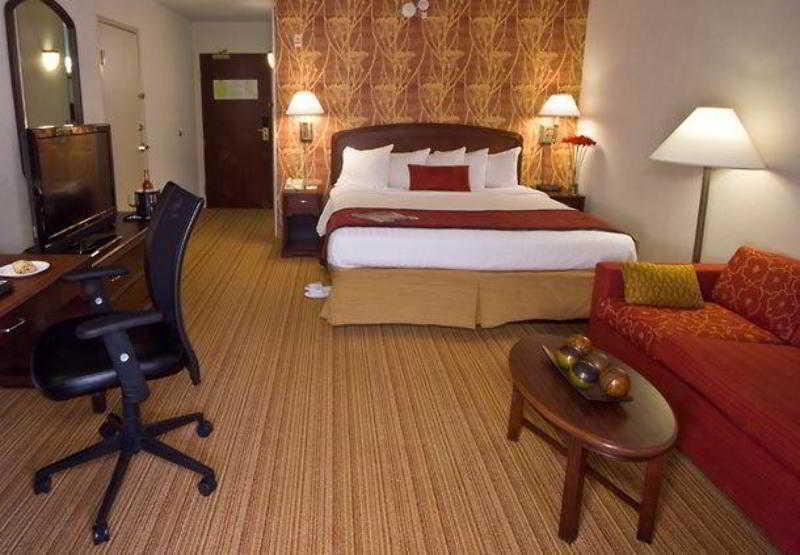 מלון Courtyard By Marriott לנסינג חדר תמונה