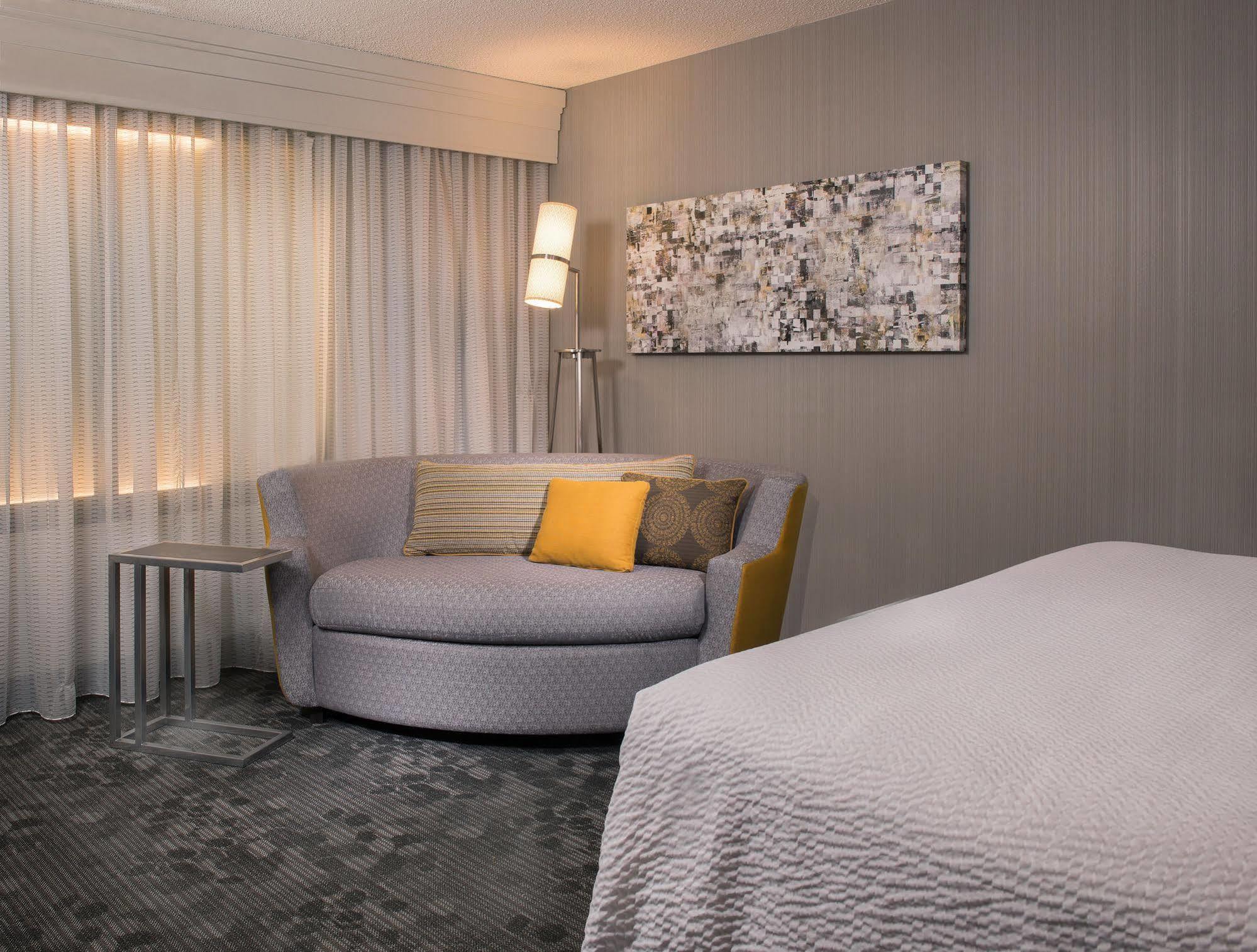 מלון Courtyard By Marriott לנסינג מראה חיצוני תמונה